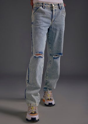 Light Wash Blue Knee-Cut Jeans