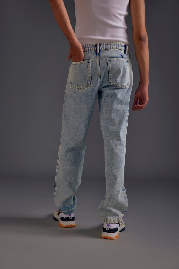 Light Wash Blue Knee-Cut Jeans - Image 3
