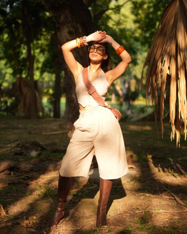 Beige Pleated Shorts - Image 7